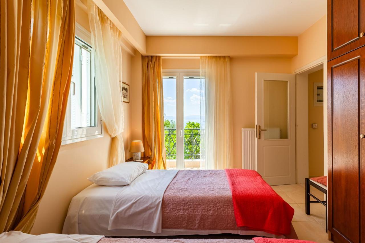 Verga Majestic Sunsets - Elegant & Secluded Retreat カラマタ エクステリア 写真